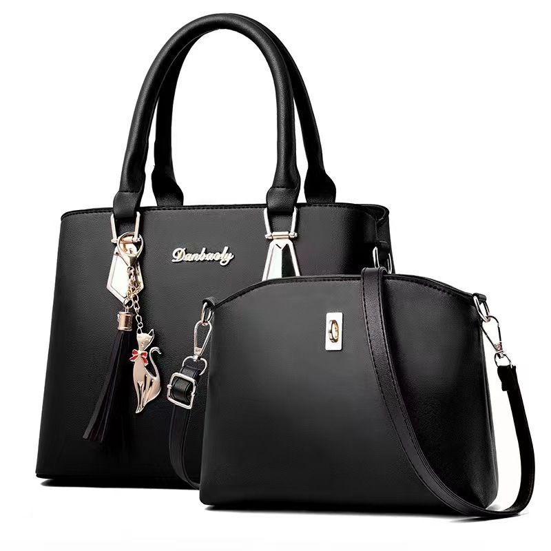 Fashionable women's handbag se - Street Fashion Photography 评论和价格