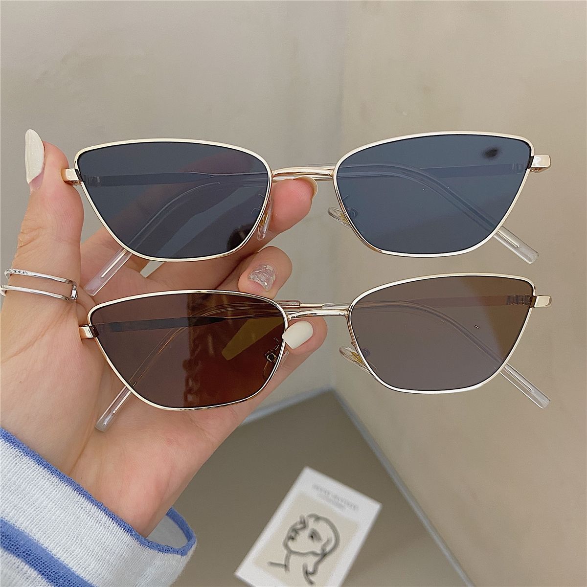 Fashionable Rhombus-Shaped Met - Street Fashion Photography 评论和价格