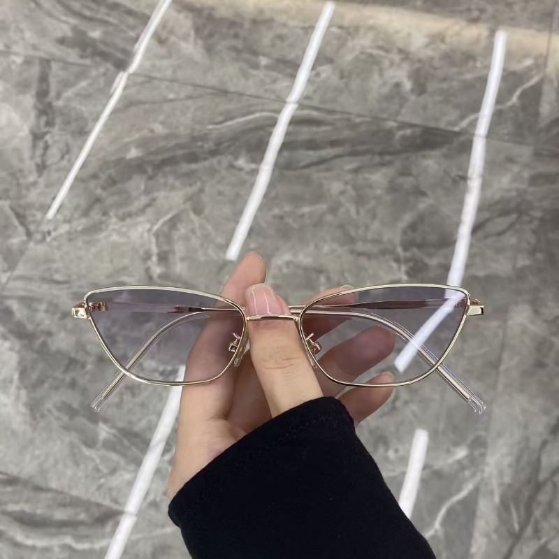 Fashionable Rhombus-Shaped Met - Street Fashion Photography 评论和价格