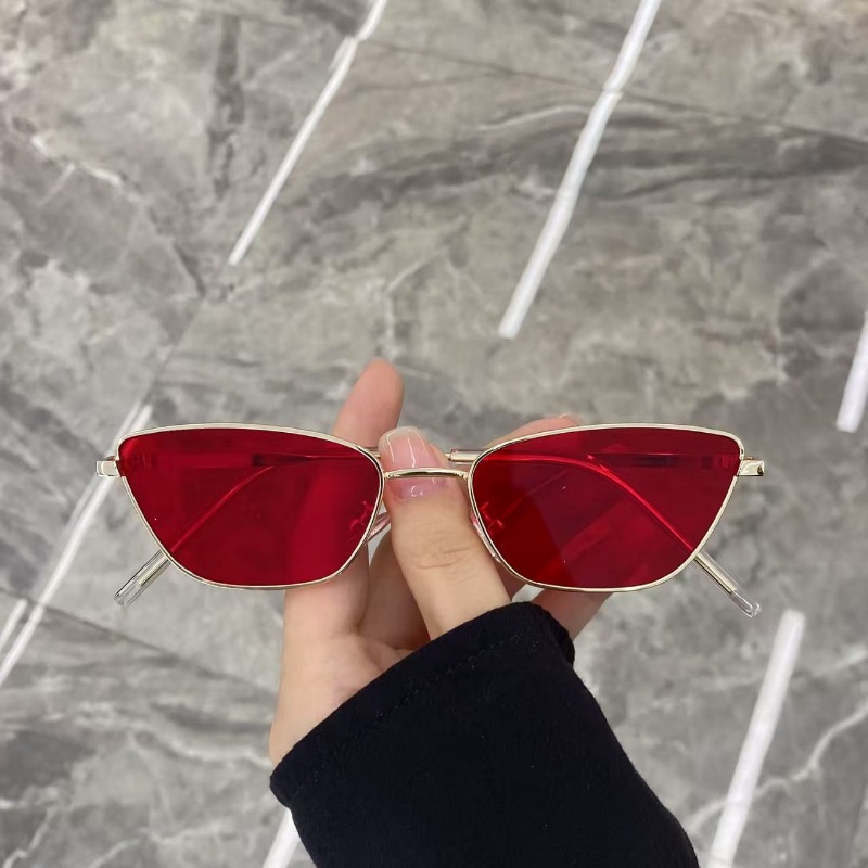 Fashionable Rhombus-Shaped Met - Street Fashion Photography 评论和价格
