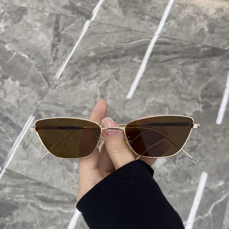 Fashionable Rhombus-Shaped Met - Street Fashion Photography 评论和价格