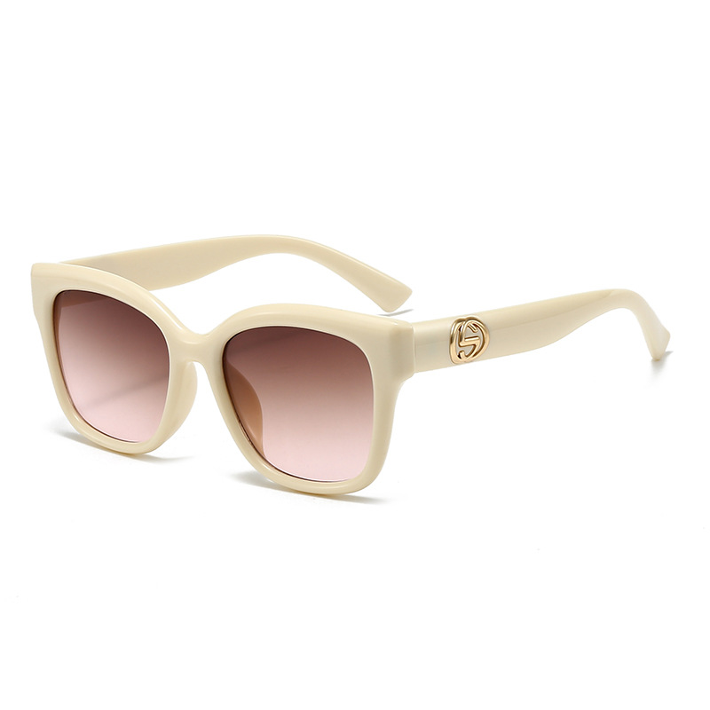 Retro Minimalist Solid Color F - Street Fashion Photography 评论和价格