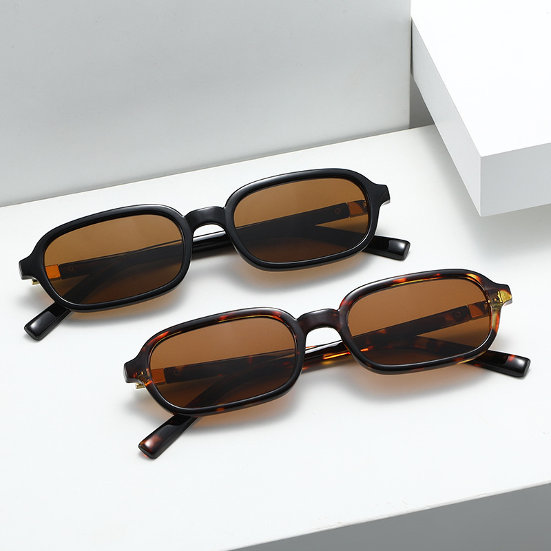 New Small Square Frame Sunglas - Street Fashion Photography 评论和价格