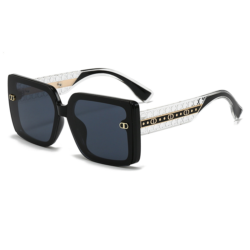 Retro Minimalist Large Frame F - Street Fashion Photography 评论和价格