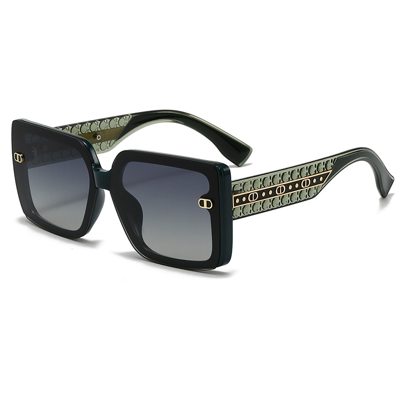 Retro Minimalist Large Frame F - Street Fashion Photography 评论和价格